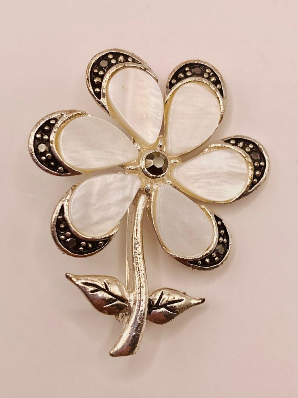 Vintage Silver-Tone Flower Brooch Pin Pearlized Petals Rhinestone Accents -102B